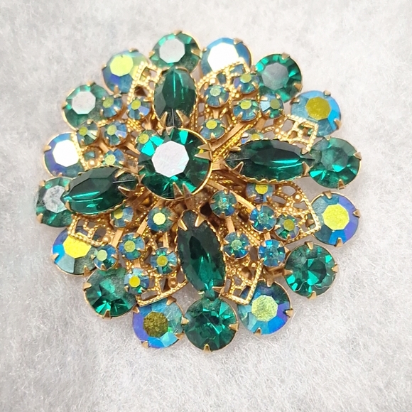 Vintage Gold Tone Filigree Emerald Green Blue AB Rhinestone Brooch 2 1/4” - Picture 5 of 5